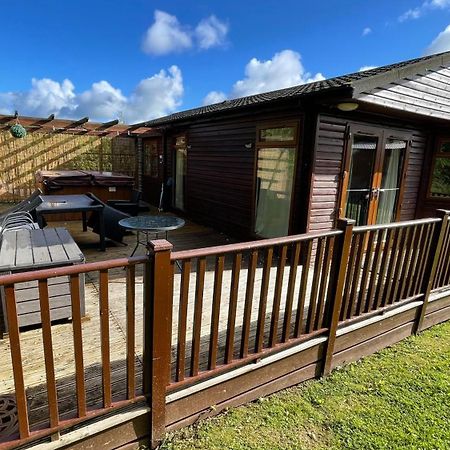 Conkers Lodge For 6 With Hot Tub & Secluded Decking - Spa Resort In Devon Chudleigh Extérieur photo