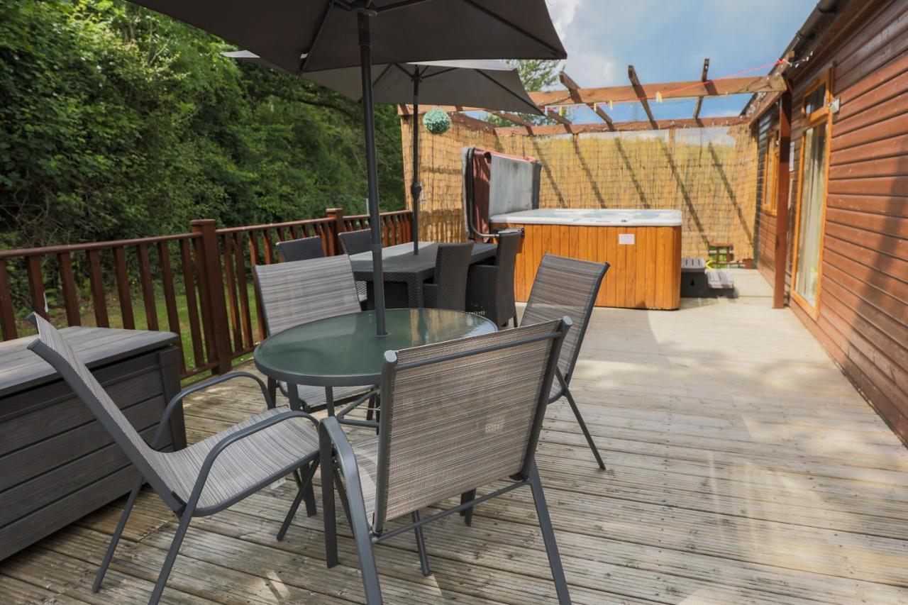 Conkers Lodge For 6 With Hot Tub & Secluded Decking - Spa Resort In Devon Chudleigh Extérieur photo