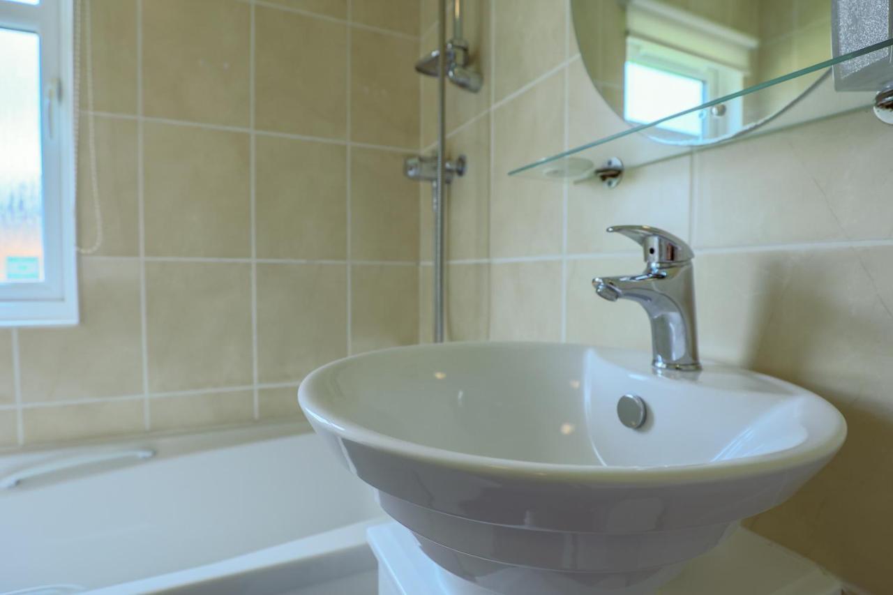 Conkers Lodge For 6 With Hot Tub & Secluded Decking - Spa Resort In Devon Chudleigh Extérieur photo
